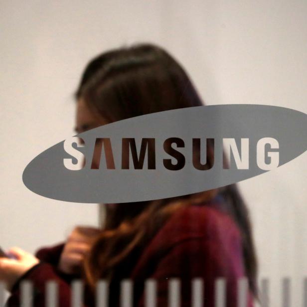 FILE PHOTO: The logo of Samsung Electronics is seen at its office building in Seoul