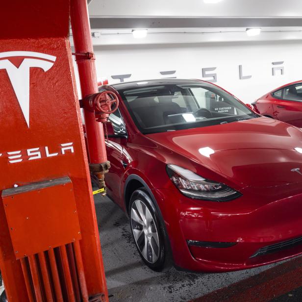 Tesla recalls 579,000 vehicles in the US