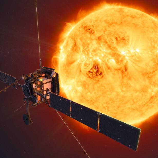 Eine Raumsonde nähert sich der gleißenden Sonne.