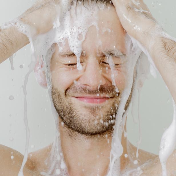 Wer eher duscht als badet, spart mehr Energie