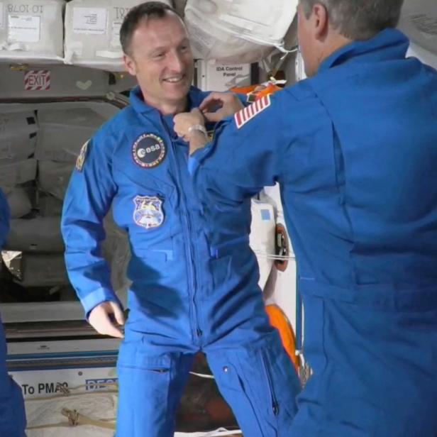 Astronauten bereiten sich in der Internationalen Raumstation auf eine Mission vor.