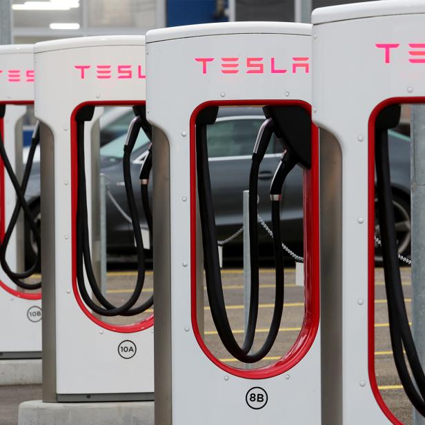 Zweitgrößte Tesla-Ladestation Österreichs in Völkermarkt eröffnet