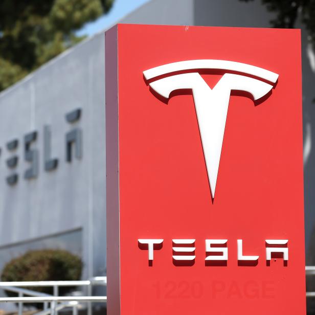 US-TESLA-REPORTS-QUARTERLY-EARNINGS