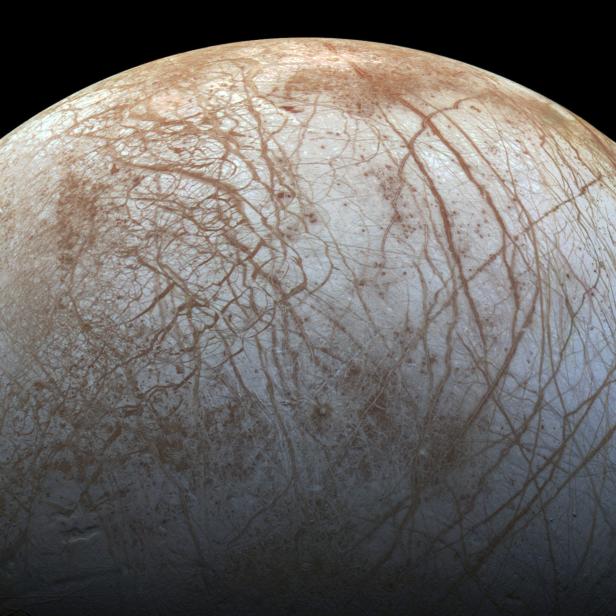 NASA veröffentlicht ein völlig überarbeitetes Bild vom großen Jupiter-Mond Europa