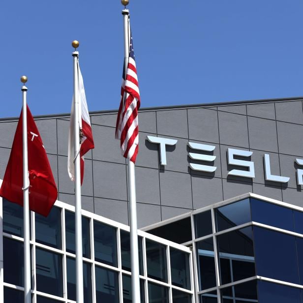 Der Elektroauthersteller Tesla kündigt bis zu 3,5 Prozent seiner Angestellten, wie Elon Musk am Dienstag mitteilte. 