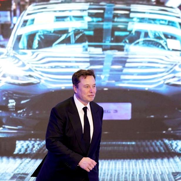 Tesla-CEO Elon Musk betont, dass der Autopilot das Fahren sicherer mache.