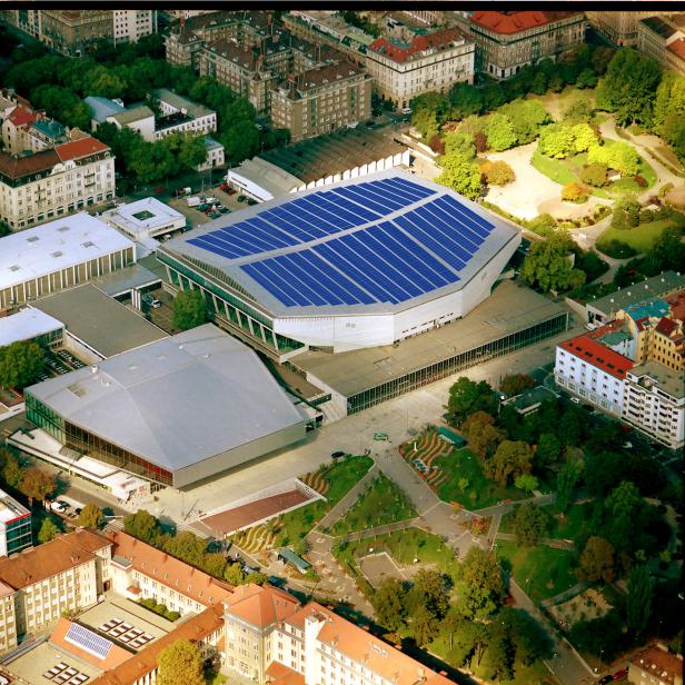 ++ HANDOUT ++ WIEN: AUF DEM DACH DER WIENER STADTHALLE ENTSTEHT EINE PHOTOVOLTAIKANLAGE