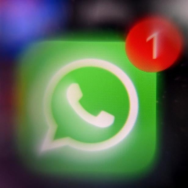 Nutzer*innen sollten dringend das aktuelle WhatsApp-Update durchführen.