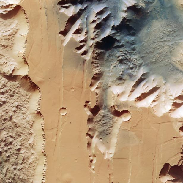 ius_and_tithonium_chasmata_on_mars.jpg