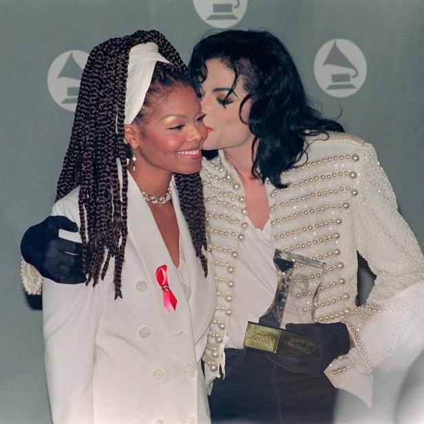 Janet Jackson mit ihrem Bruder Michael bei den Grammy Awards 1993