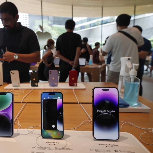 Long queues at Bangkok's Apple Store as iPhone 14 hits the shelves in Thailand