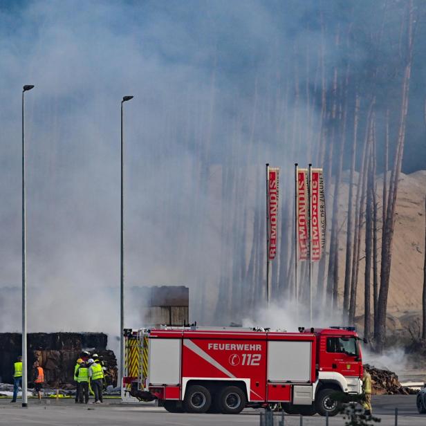 Flammen auf dem Gelände der Gigafactory
