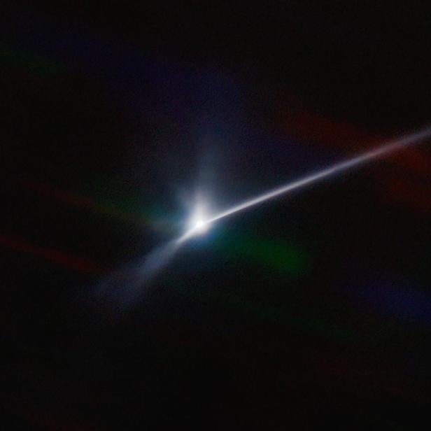 Aufnahmen des SOAR-Teleskops zeigen die Staubspur nach dem Einschlag der NASA-Sonde auf dem Asteroiden Dimorphos.