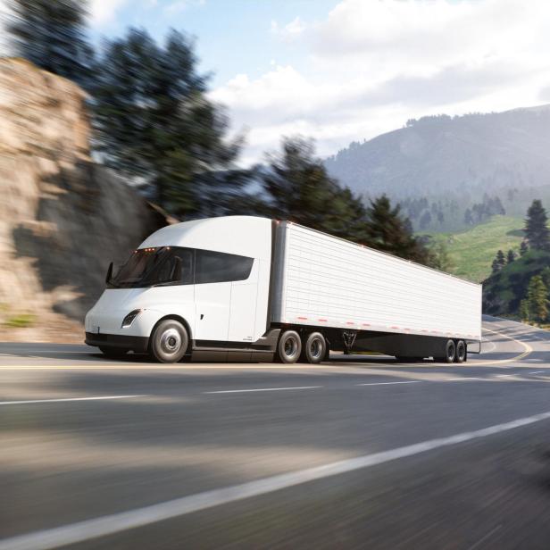 Der Tesla Semi soll geringere Betriebskosten ausweisen als ein Diesel-Lkw.