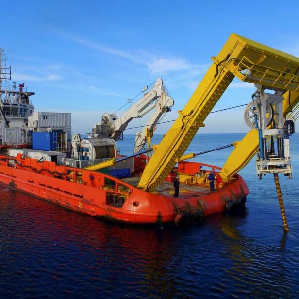 Dieses Boot checkt, ob die Unterseekabel intakt sind