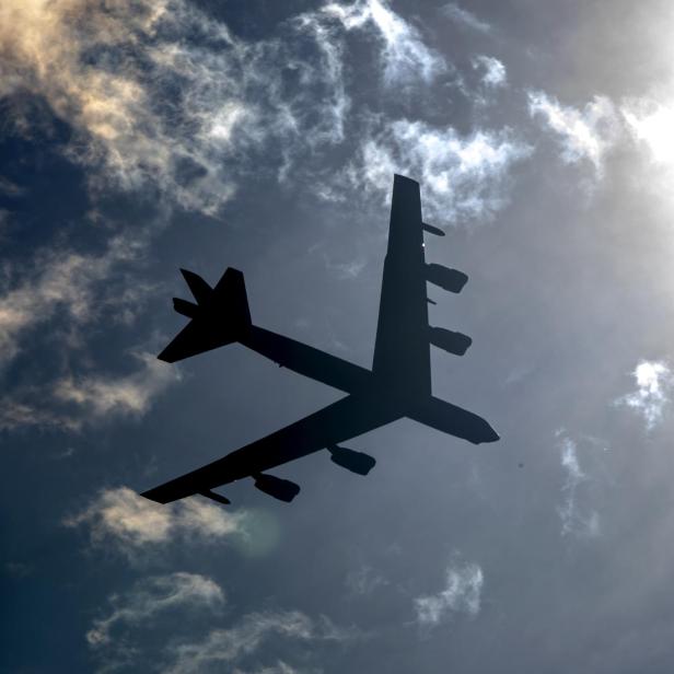 Two US B-52 bombers fly over Skopje to show US committment 