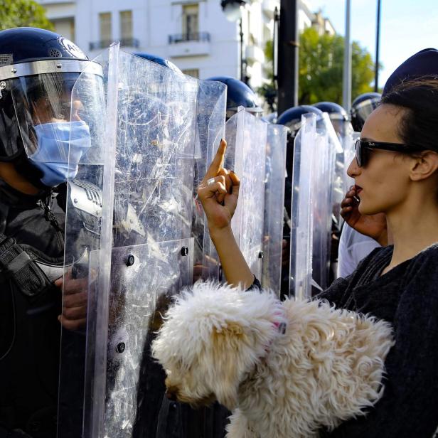 TOPSHOT-TUNISIA-POLICE-DEMO