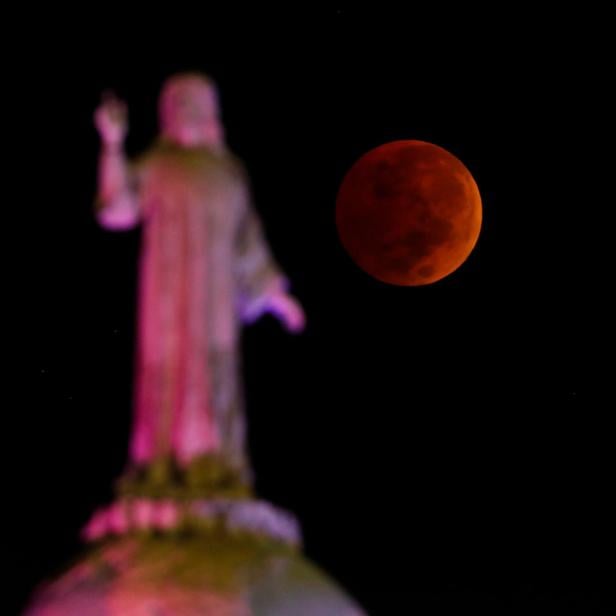 Full lunar eclipse in San Salvador