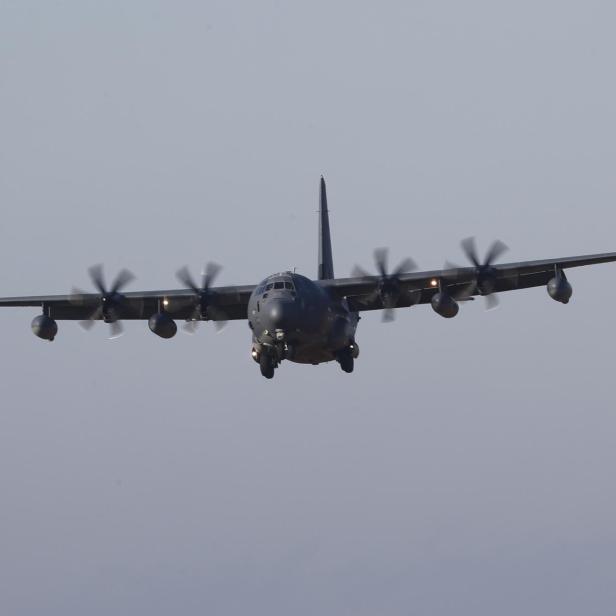 Landing exercise in Riga of US Air Force special operation aircraft demonstrating HIMARS deployment