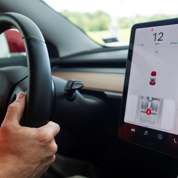 Tesla weitet seine Full Self Driving Software aus.