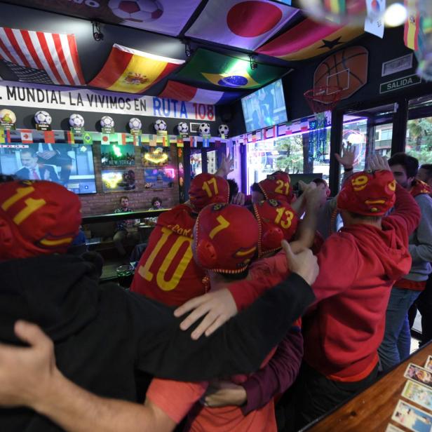 SPAIN-FBL-WC-2022-FANS