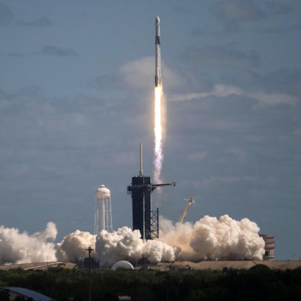 Eine SpaceX-Rakete startet