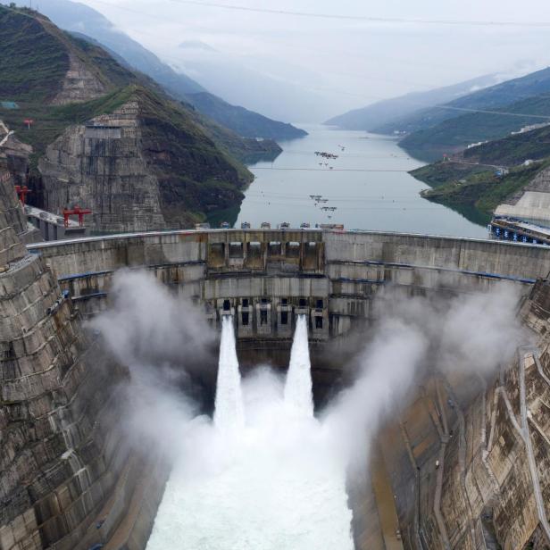 China stellt zweitgrößtes Wasserkraftwerk der Welt fertig