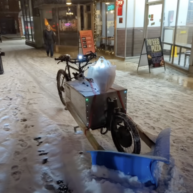 Schneepflug aus E-Bike