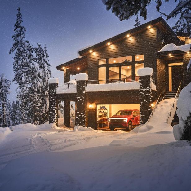 E-Auto bei Schnee in der Garage