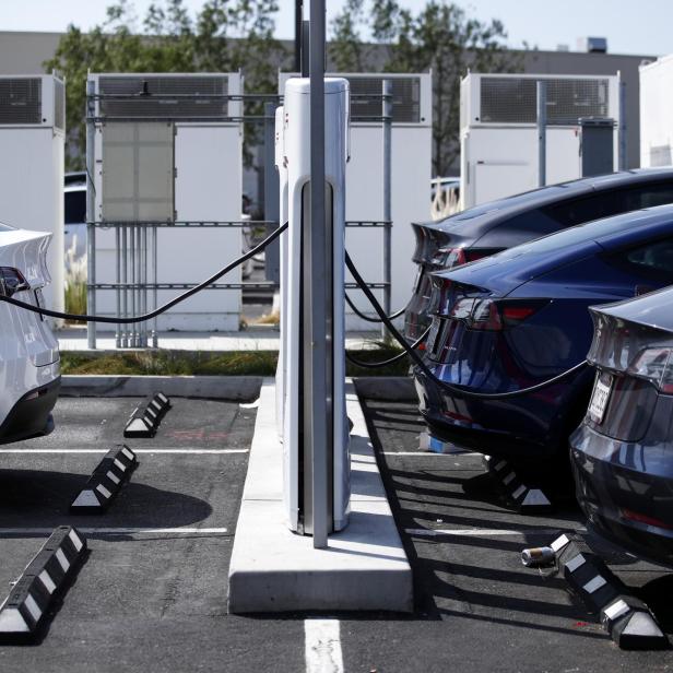 Concerns grow over the ability of Californias power grid after 2035 electric vehicle mandate