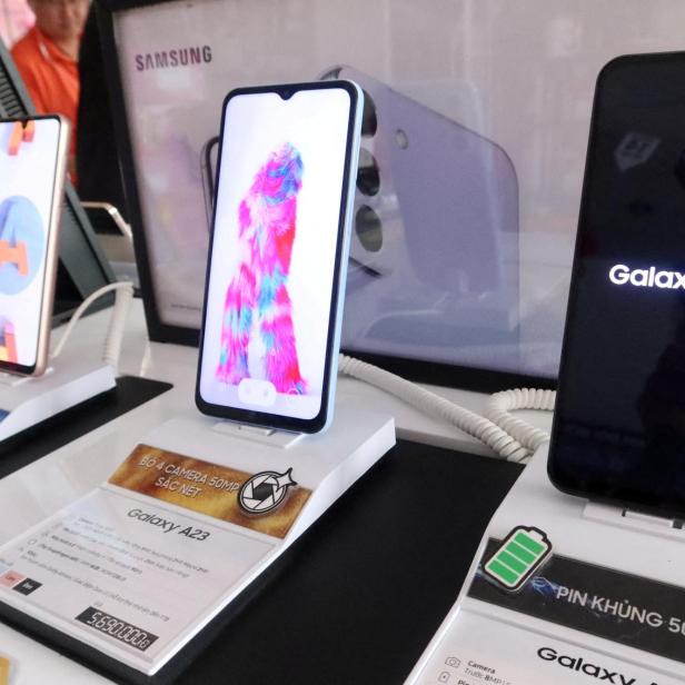 FILE PHOTO: Samsung smartphones in a shop in Hanoi