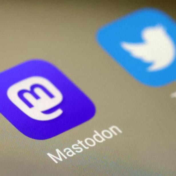 Illustration shows Twitter and Mastodon app icons