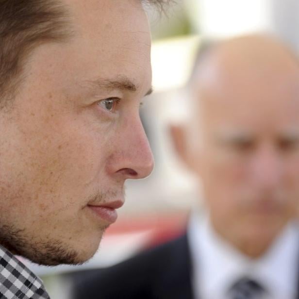 Tesla-Gründer und -CEO Elon Musk kann sich über hohes Vertrauen der Anleger freuen, muss die ehrgeizigen Versprechen über die Massenfertigung nun aber auch einhalten