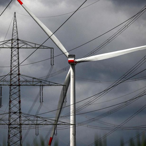 Mit dem Ausbau von Windkraft und anderen erneuerbaren Energien müssen auch die Stromnetze angepasst werden