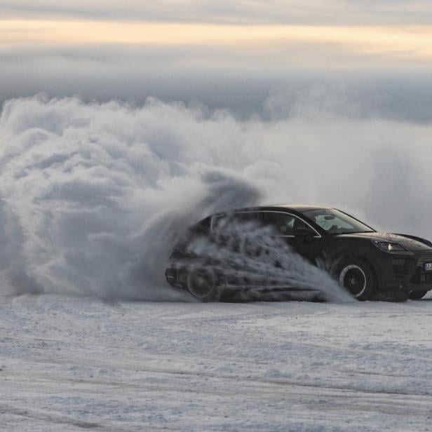 Porsche Macan EV