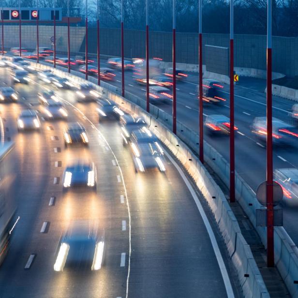 ++ ARCHIVBILD/THEMENBILD ++ KLIMA-GLOSSAR: VERKEHRVERKEHR/STRASSENVERKEHR/AUTO/AUTOBAHN/STAU/KLIMASCHUTZGESETZ