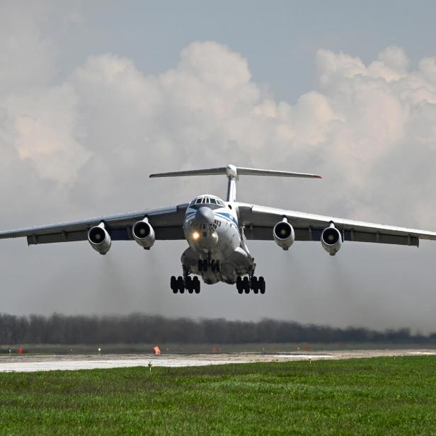 Rumpf der Ilyushin Il-76 hält Druck nicht stand und explodiert (Symbolbild)