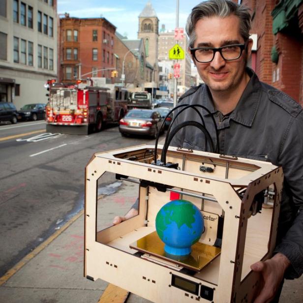 Der Zusammenschluss werde es MakerBot ermöglichen, &quot;noch mehr Leute zu erreichen&quot;, sagte Mitgründer und Firmenchef Bre Pettis (Bild) am Mittwoch.