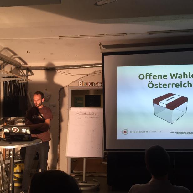 Stefan Kasberger bei seinem Vortrag zum Projekt am netzpolitischen Abend im Metalab.