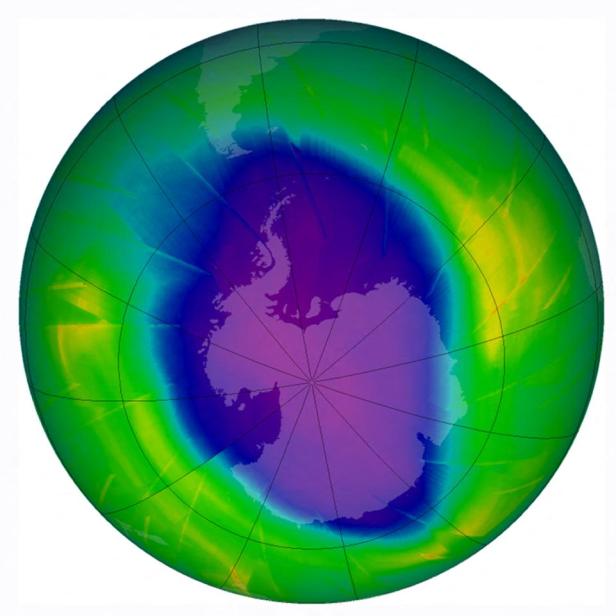 Die Ozonschicht der Erde über der Südhalbkugel 1979 und 2009 - Das Ozonloch schließt sich seither wieder