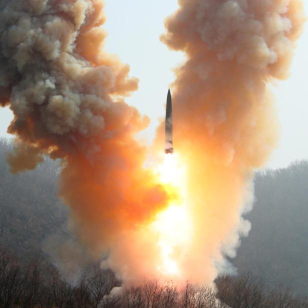 Nordkorea feuert "neue Art" von Rakete ab