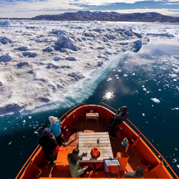 FILES-GREENLAND-ICEBERGS-ENVIRONMENT-NATURE-CLIMATE