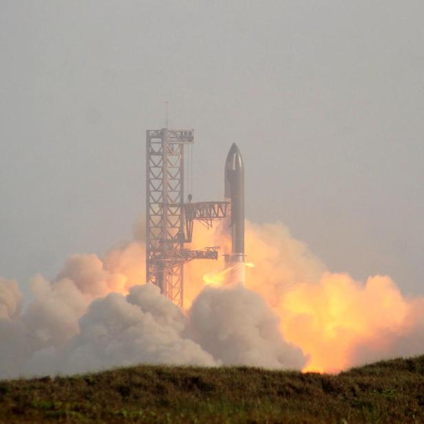 Mexicans observe SpaceX Launch