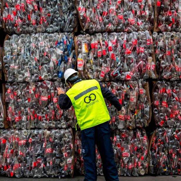 PET-Flaschen lassen sich sehr gut wiederverwerten, aber auch bei anderen Kunststoffen wird Recycling besser