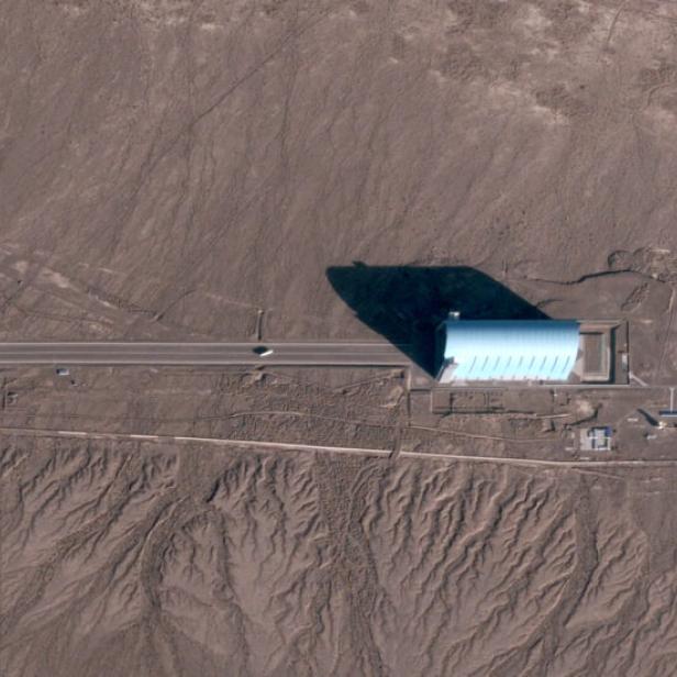 Satellitenbilder des chinesischen Hangars.