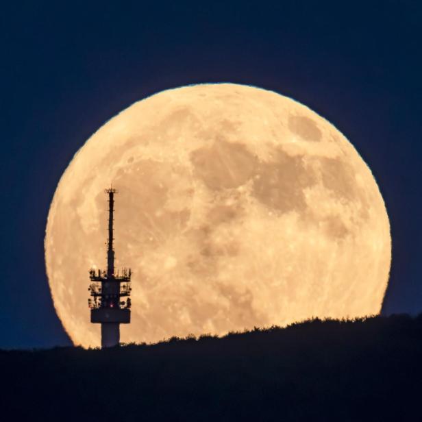 Strawberry Moon rises in Matraverebely