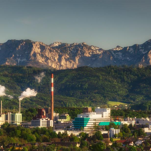 Das Lenzing-Werk ist ein riesiger Industriebetrieb mitten im Grünen nahe dem Attersee