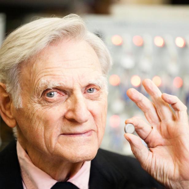 John Goodenough, Erfinder der Lithium-Ionen-Batterie 