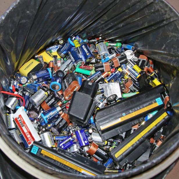 Symbolbild: Herkömmliche Batterien sind schwer recyclebar