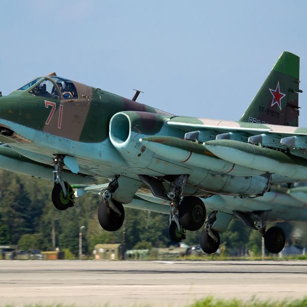 Die Su-25 ist für die Sowjetunion bzw. Russland seit den 1970er Jahren im Einsatz. 